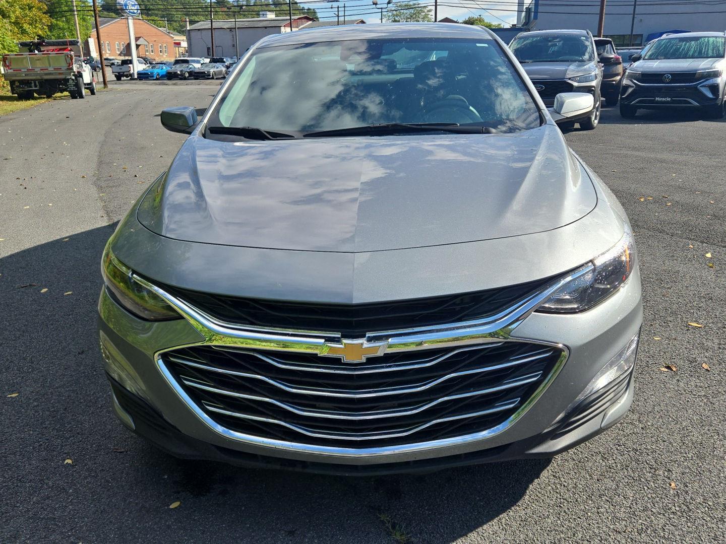 2023 Chevrolet Malibu 1LT photo 2