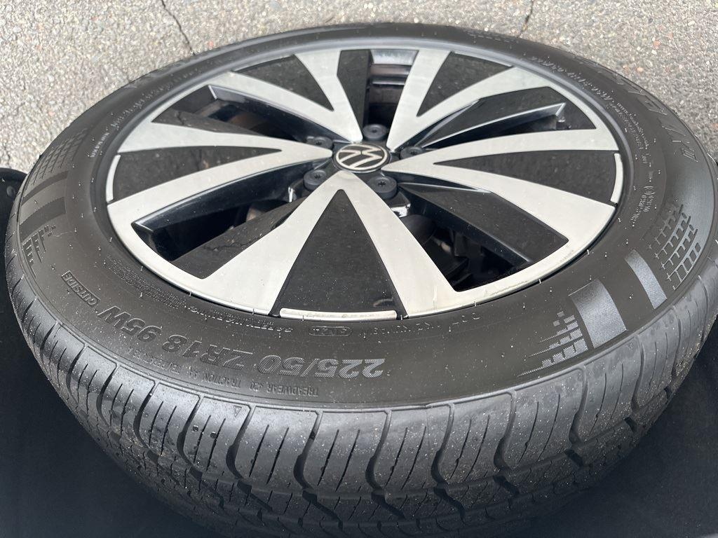 2022 Volkswagen Taos SE photo 5