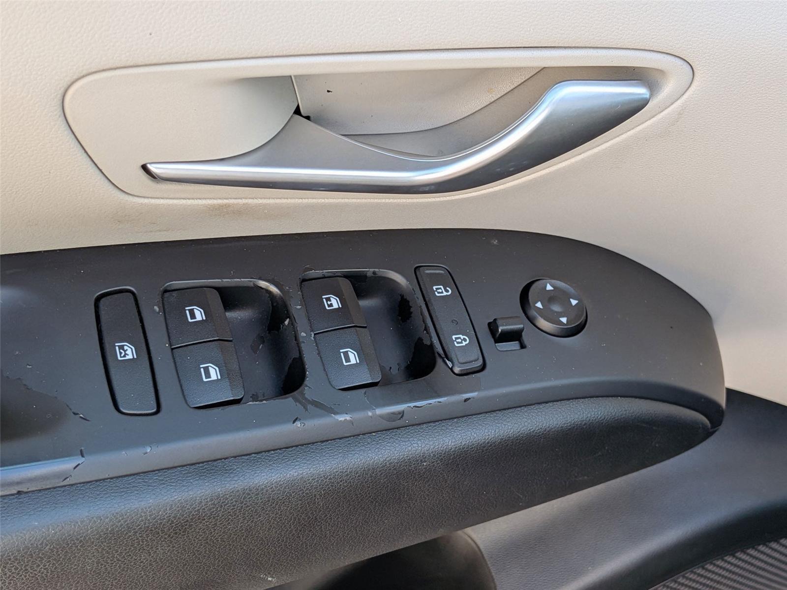 2022 Hyundai Tucson SE photo 13