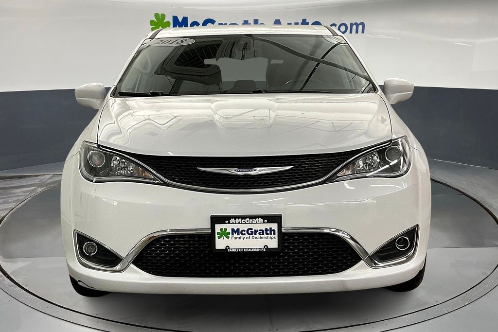 2018 Chrysler Pacifica Touring Plus photo 3