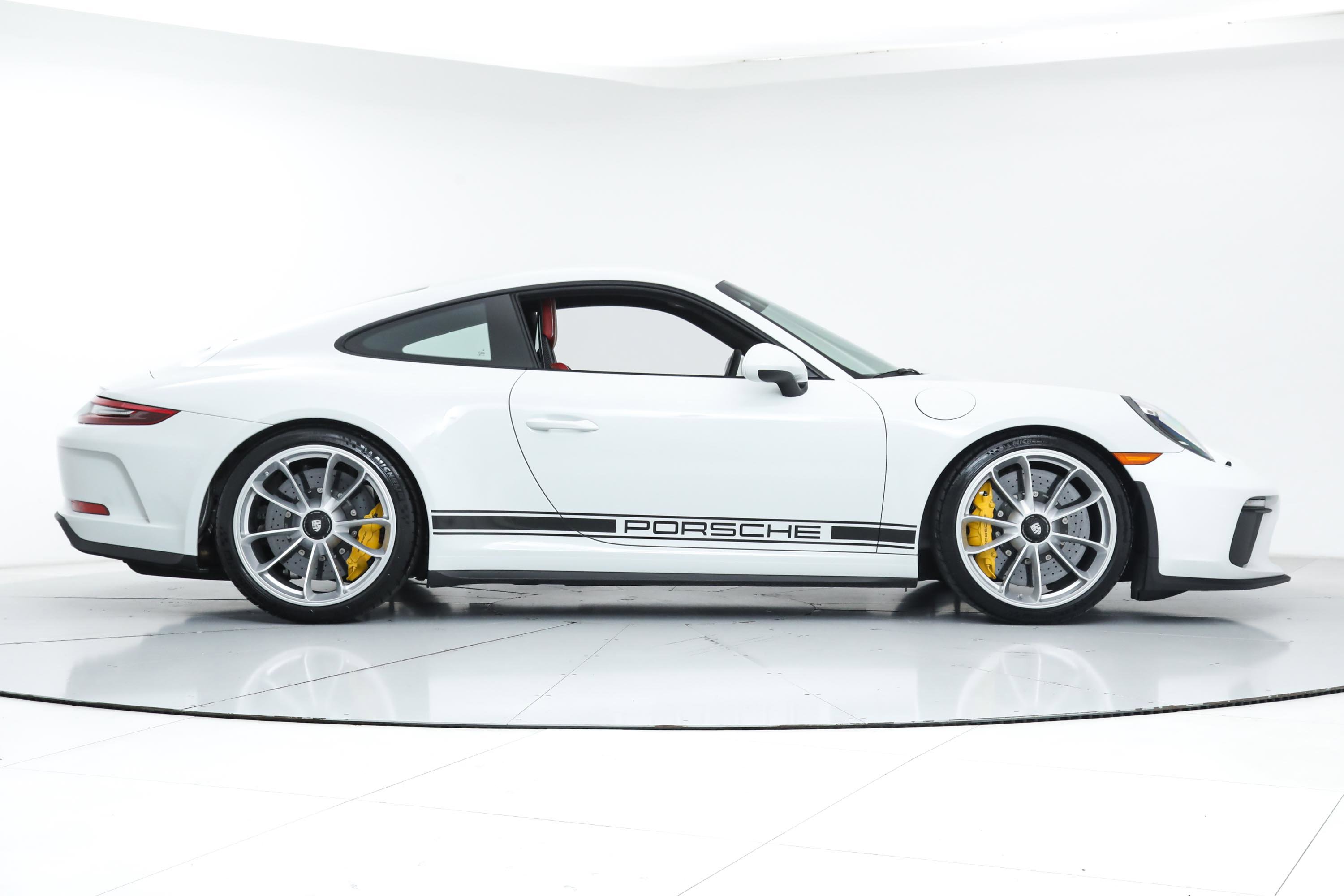 2018 Porsche 911 GT3 Touring photo 6