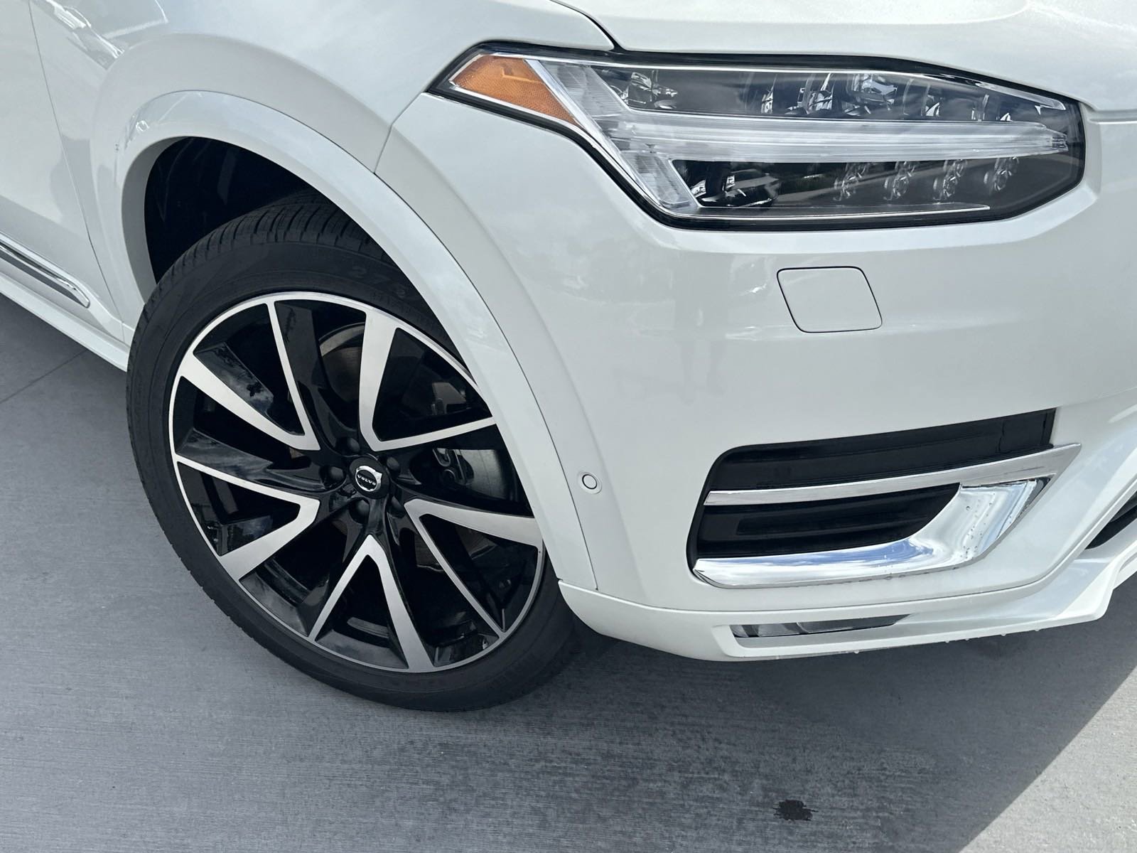 2025 Volvo XC90 Plus photo 2
