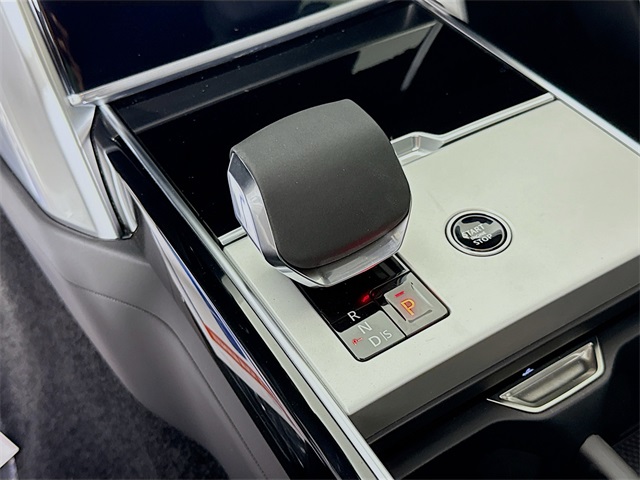 2025 Land Rover Range Rover SE photo 17