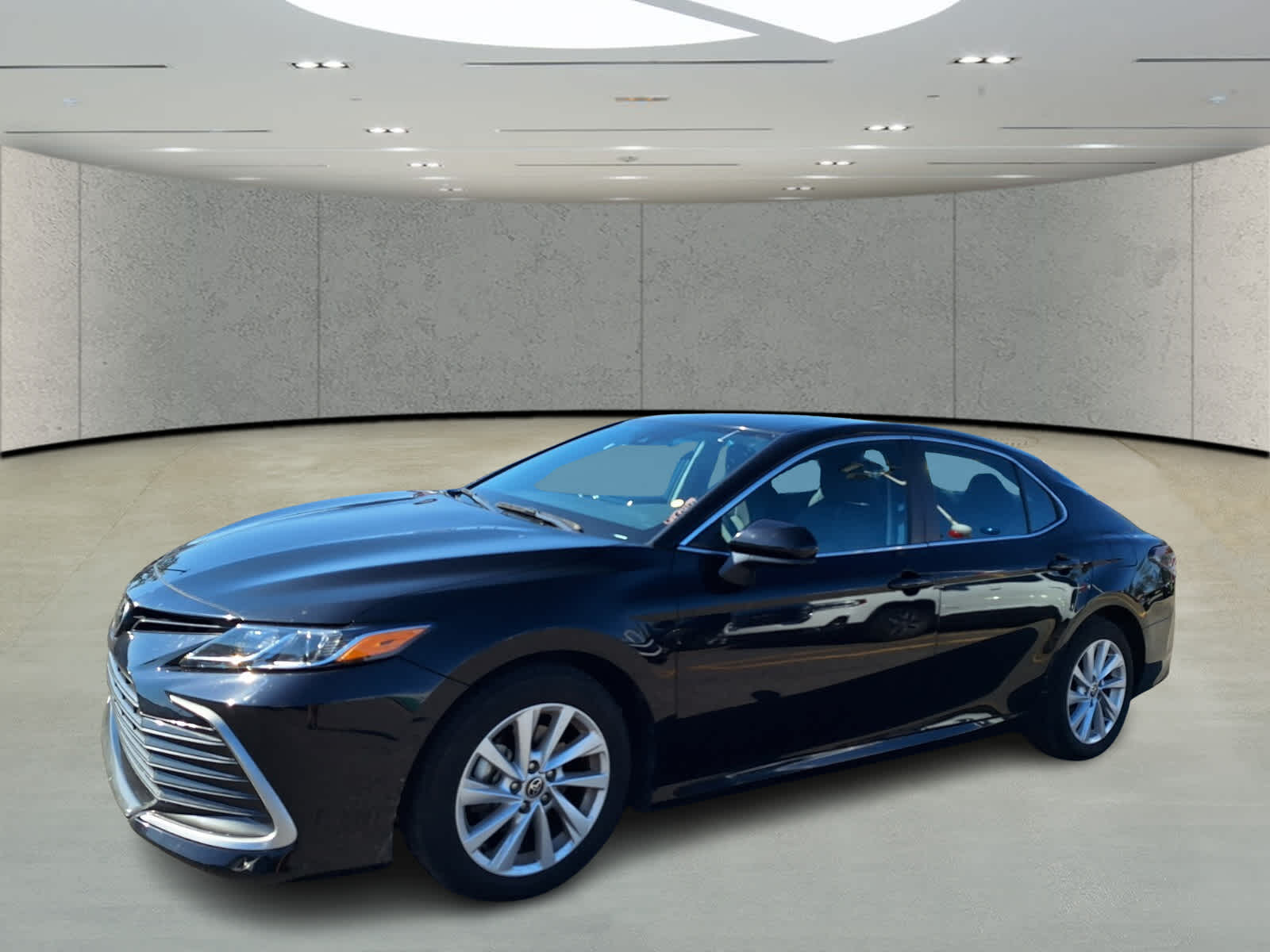 2023 Toyota Camry LE's photo