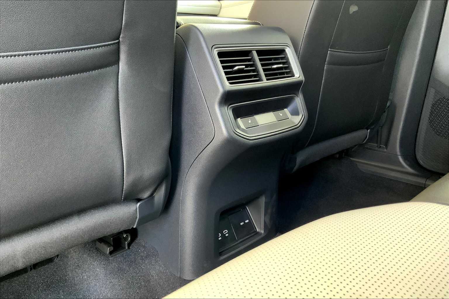 2025 Volkswagen Atlas Cross Sport SEL Premium R-Line photo 12