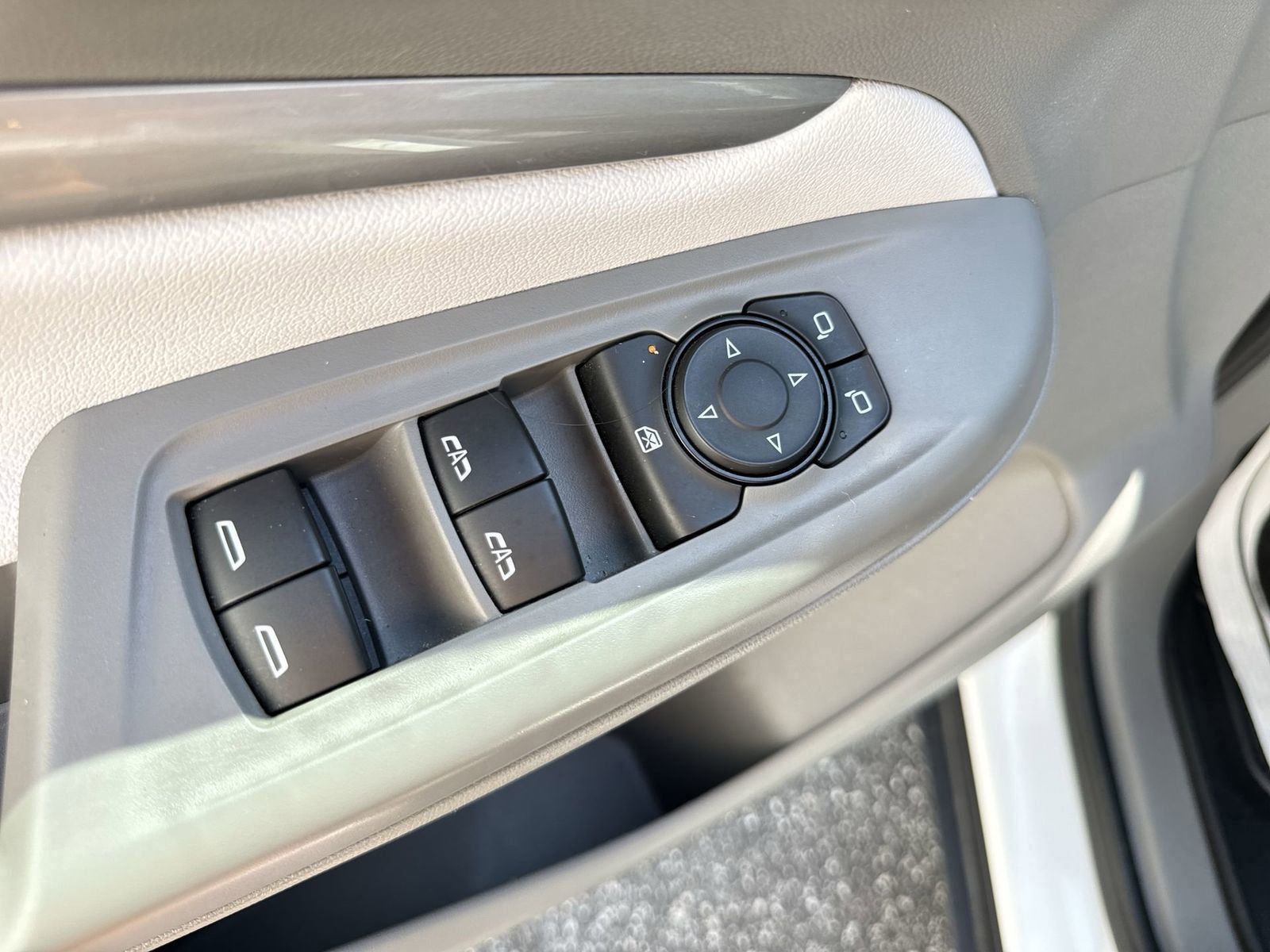 2022 Chevrolet Bolt EUV Premier photo 18