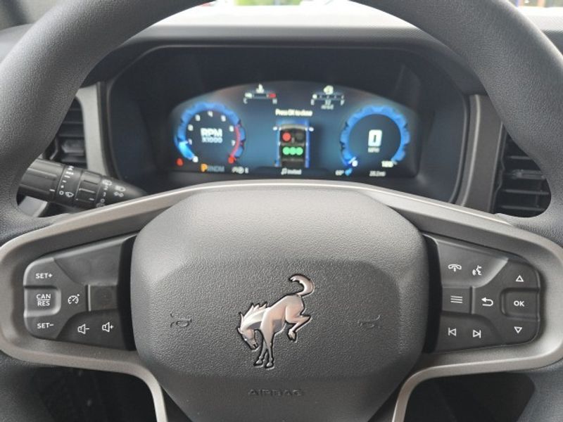 2025 Ford Bronco Base photo 12