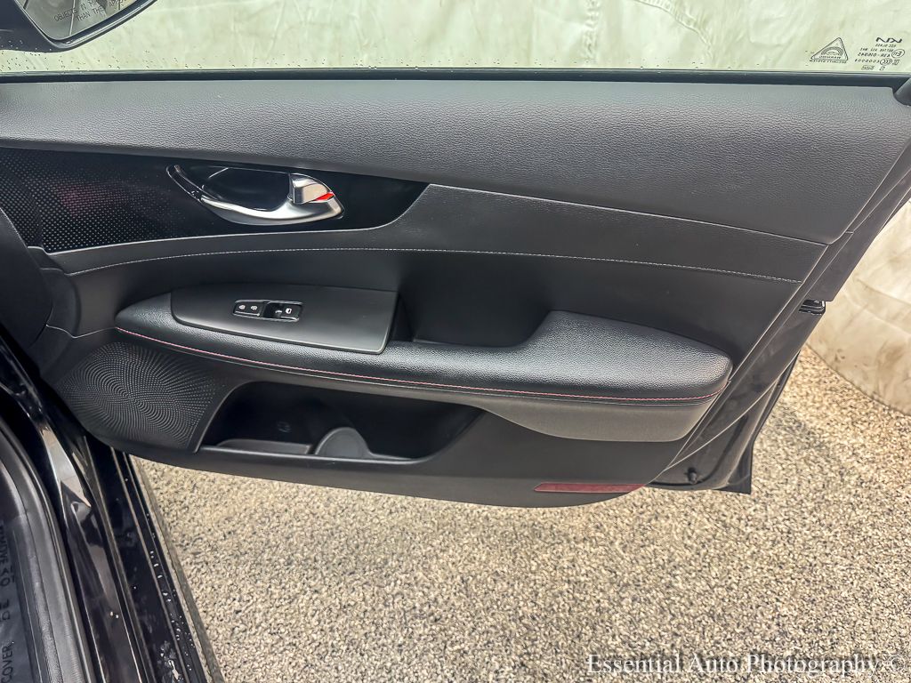 2023 KIA FORTE - Image 23