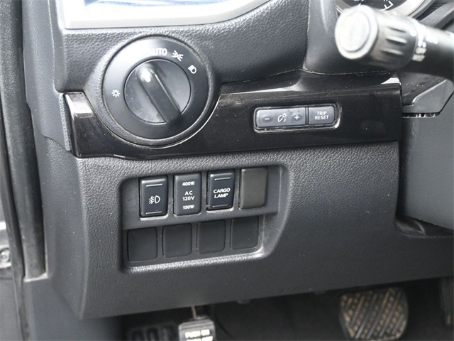 2017 Nissan Titan SV photo 18