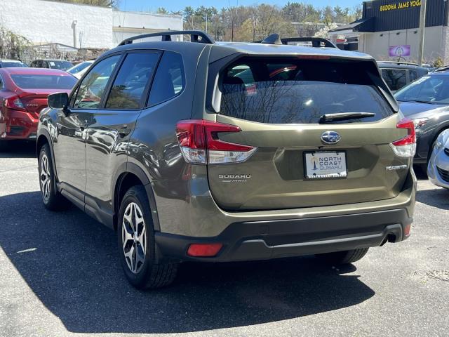 2022 Subaru Forester Premium photo 3