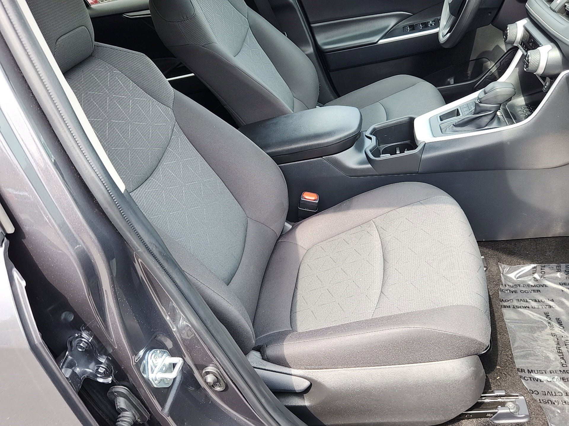 2025 Toyota RAV4 XLE photo 30