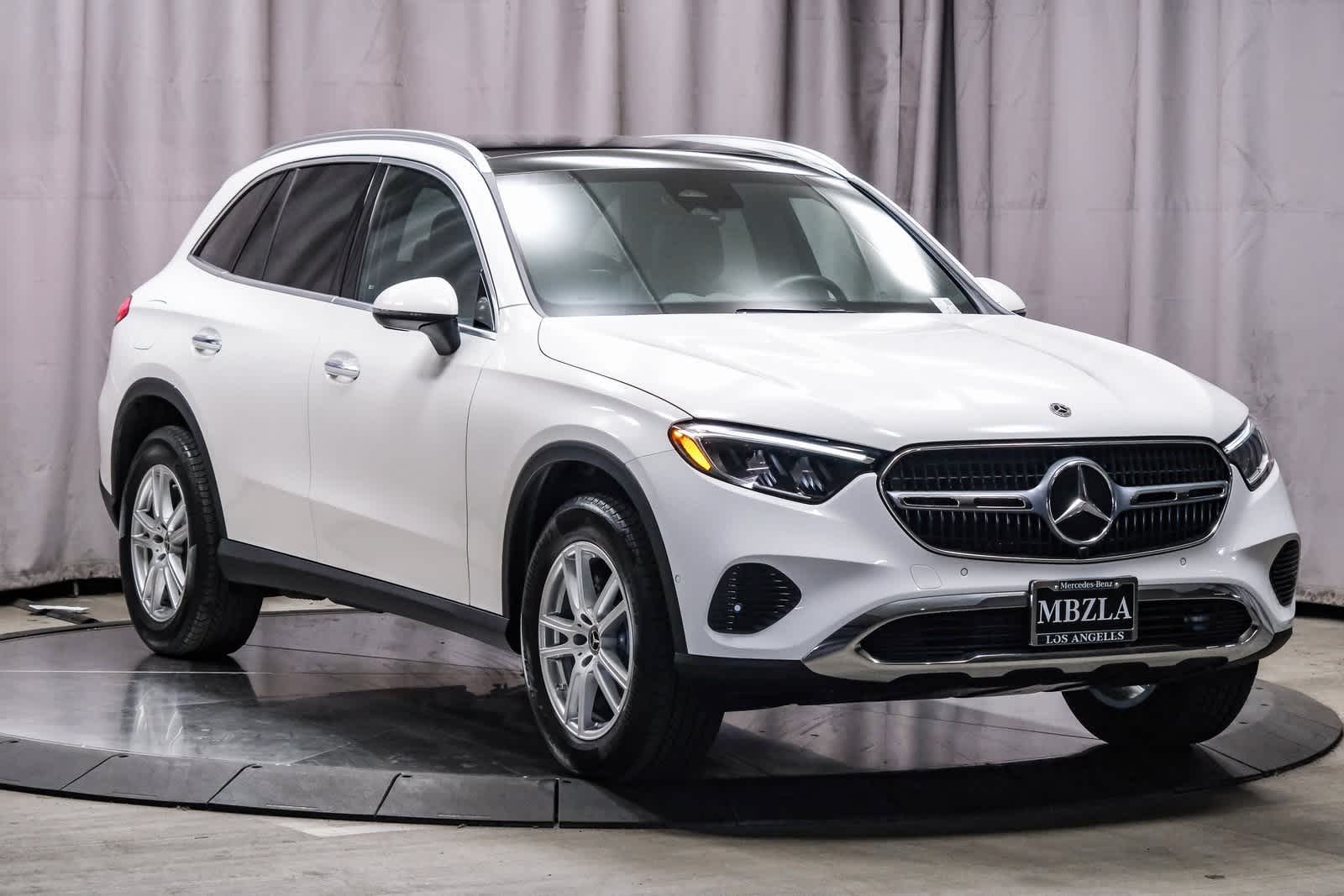 2025 Mercedes Benz GLC 300 photo 3