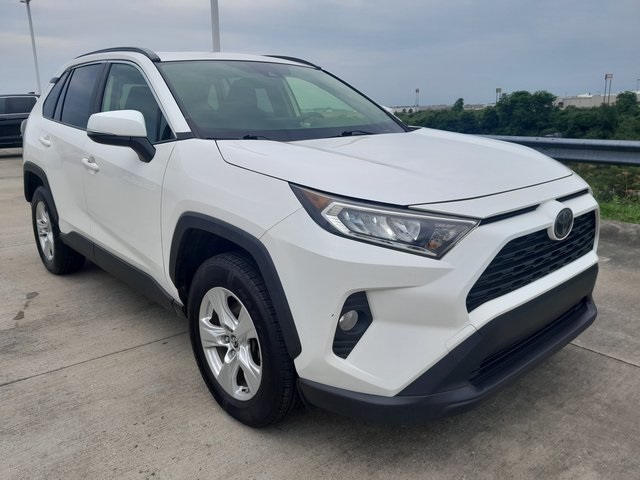 2019 Toyota RAV4 XLE photo 3