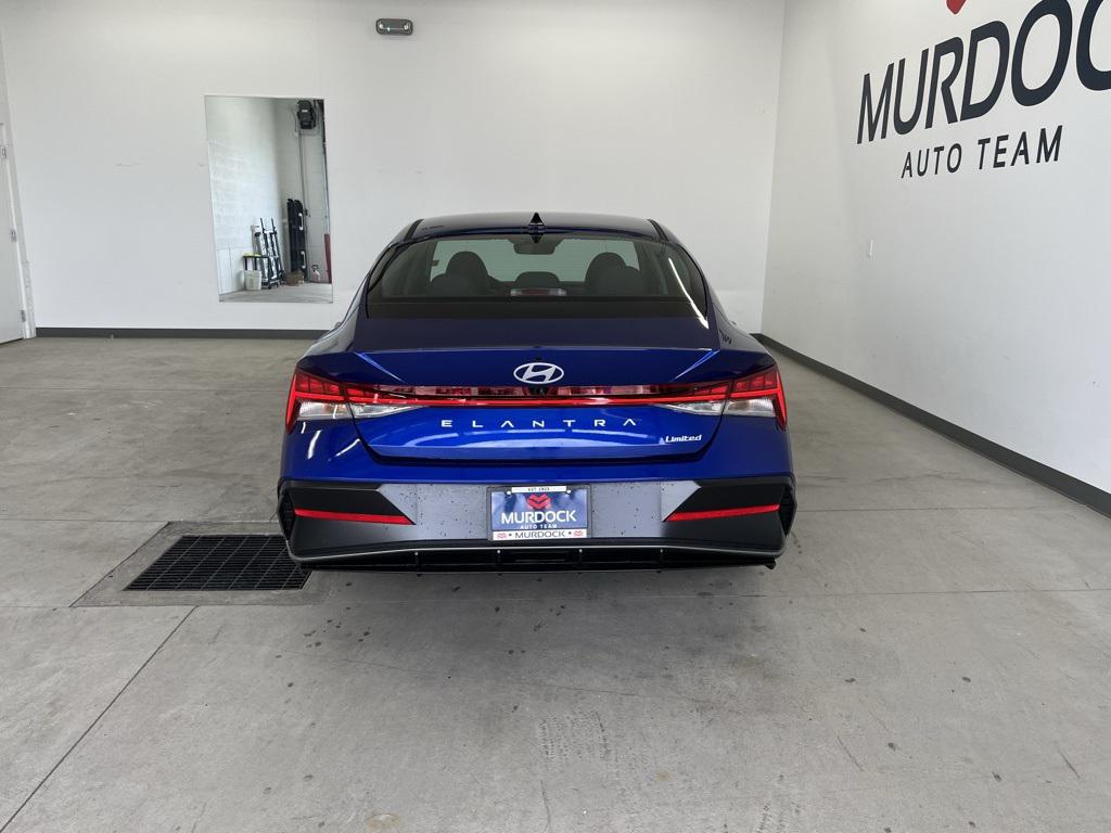 2025 Hyundai Elantra Limited photo 4