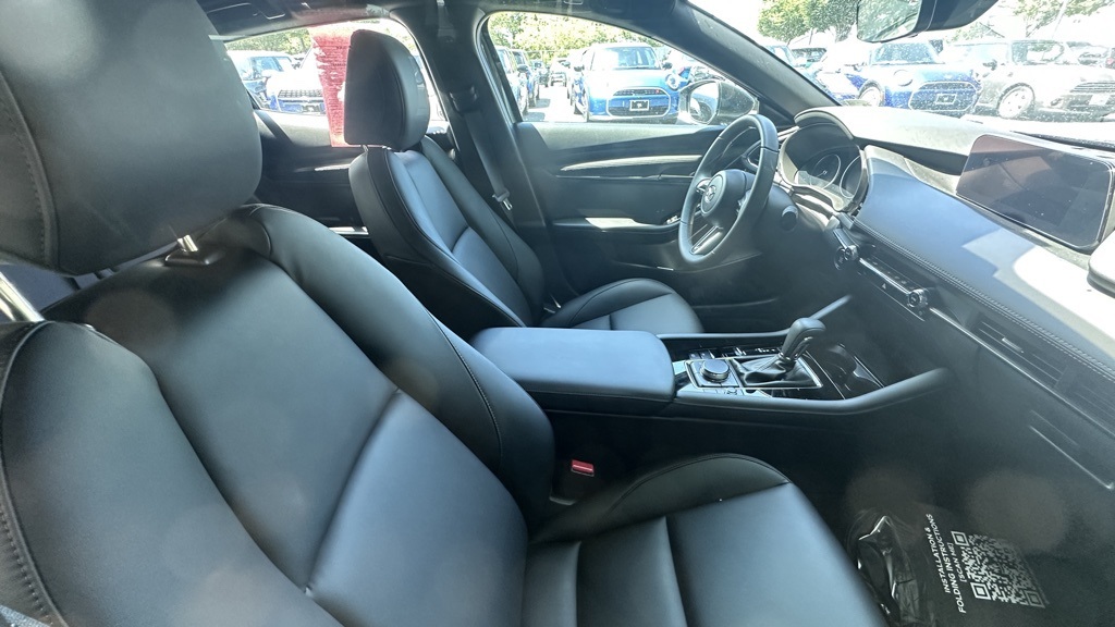 2025 Mazda Mazda3 2.5 s Preferred Hatchback photo 2