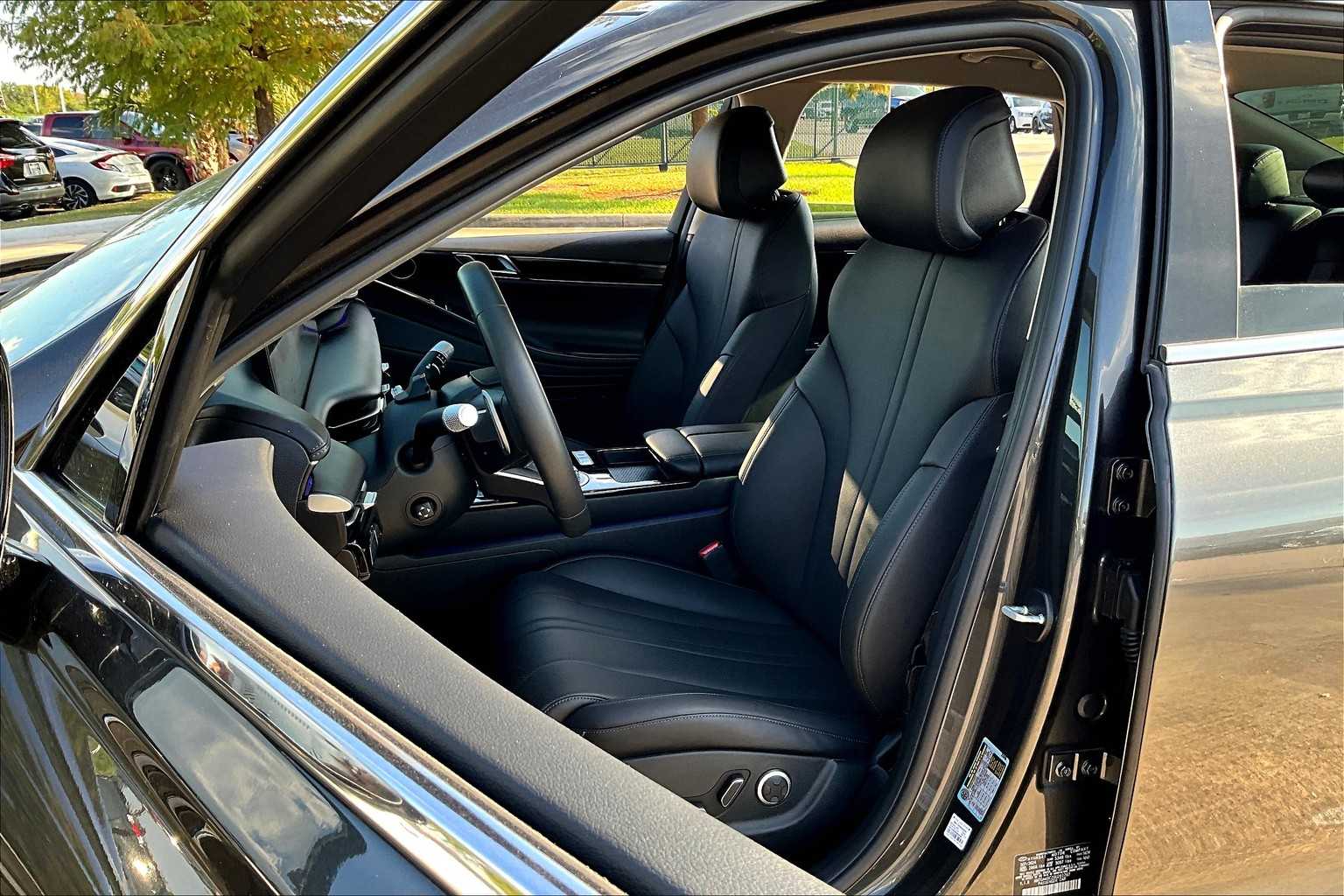 2025 Genesis G80 2.5T AWD photo 12