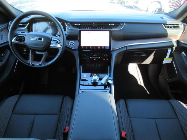 2025 Jeep Grand Cherokee Summit photo 12