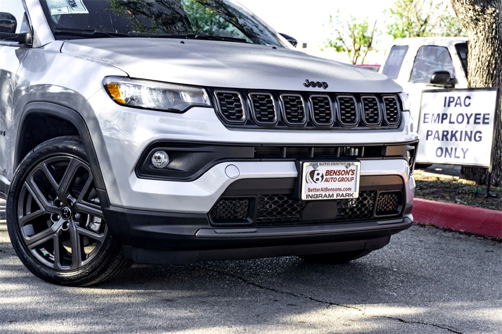2026 Jeep Compass Latitude photo 2