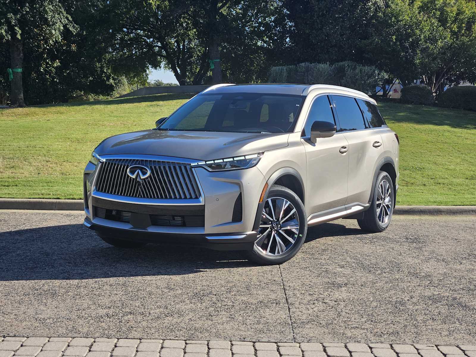 2026 INFINITI QX60 LUXE's photo