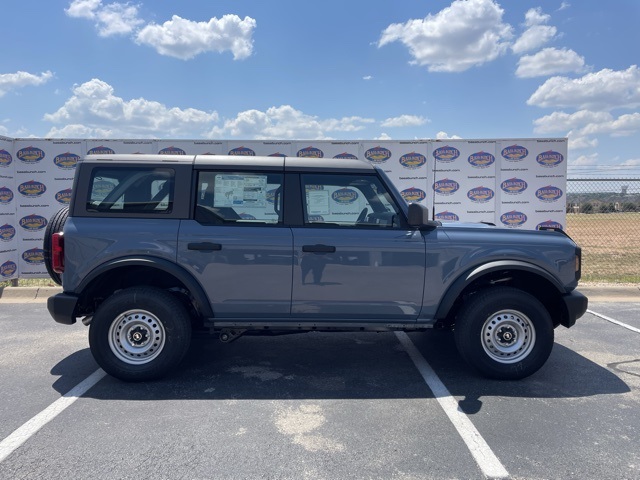2025 Ford Bronco 4-Door Base's photo