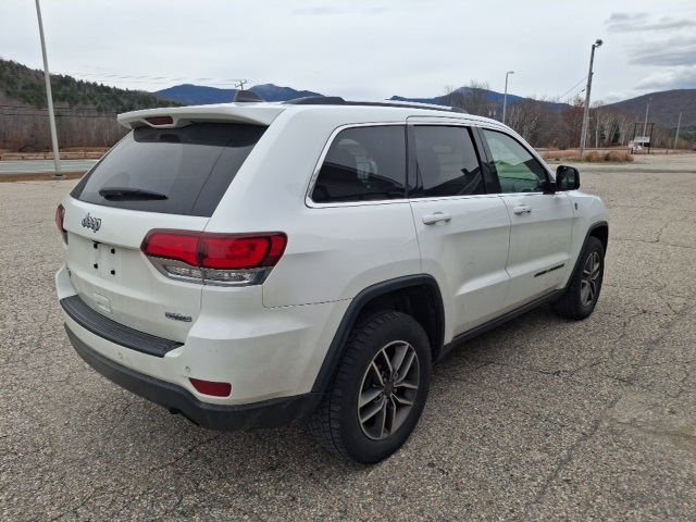 2020 Jeep Grand Cherokee Laredo photo 2
