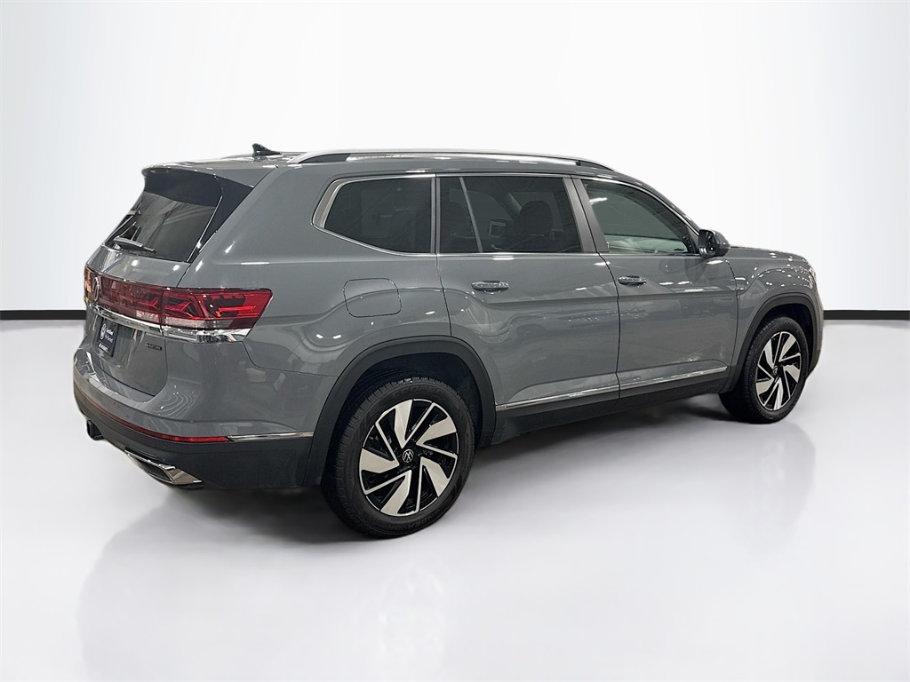2025 Volkswagen Atlas SEL photo 2