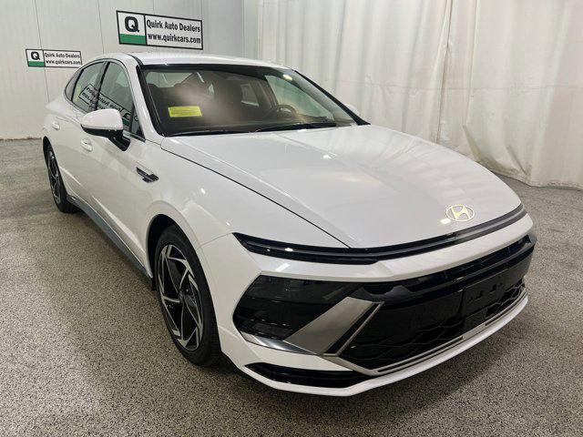 2026 Hyundai Sonata SEL Sport photo 2