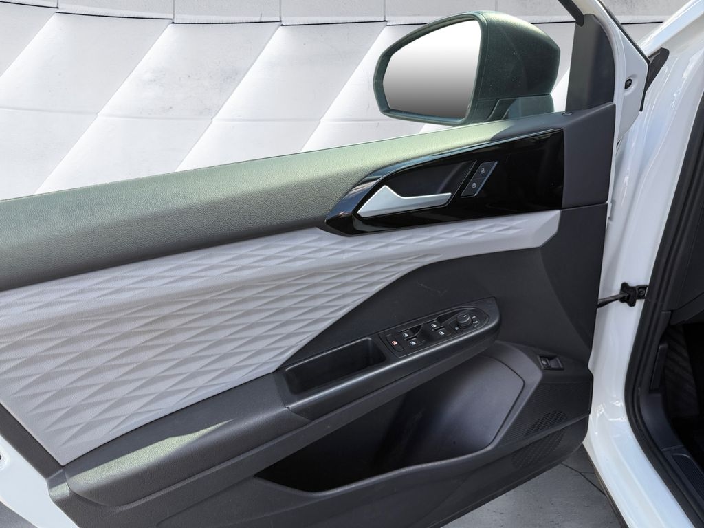 2022 Volkswagen Taos S photo 11
