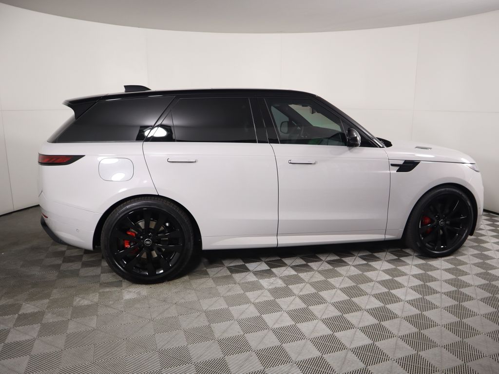 2025 Land Rover Range Rover Sport SE photo 3