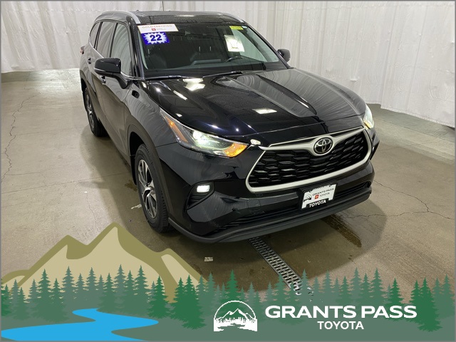2022 Toyota Highlander XLE's photo