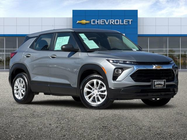 2024 Chevrolet Trailblazer LS photo 2