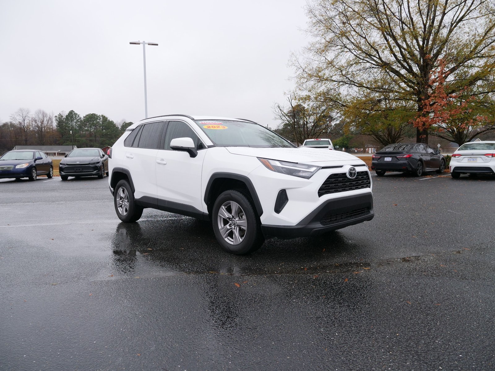 2023 Toyota RAV4 XLE's photo