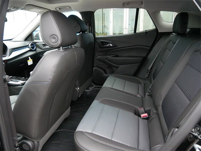 2025 Chevrolet Trax LT photo 4
