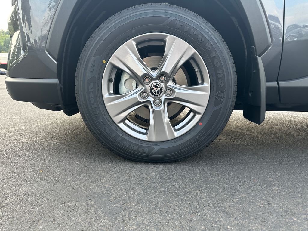 2025 Toyota RAV4 Hybrid XLE photo 11
