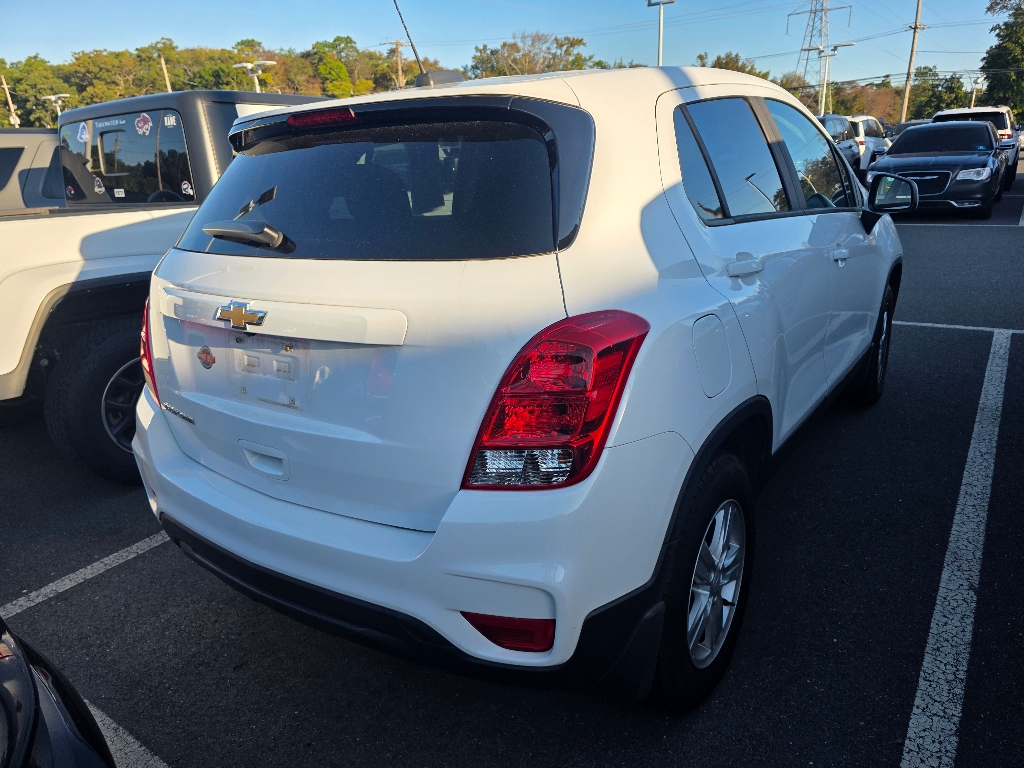 2020 Chevrolet Trax LS photo 3