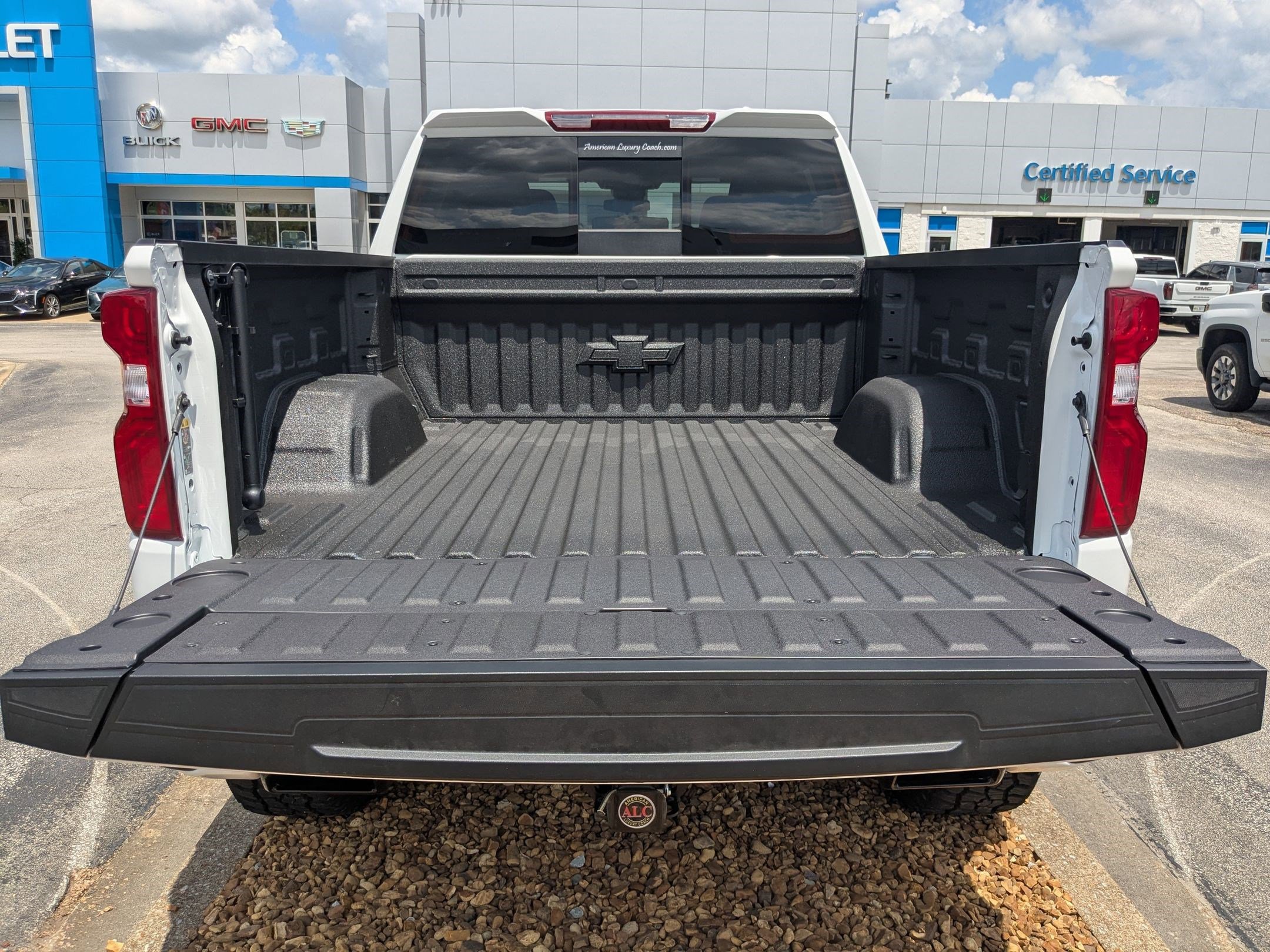 2025 Chevrolet Silverado 1500 photo 3