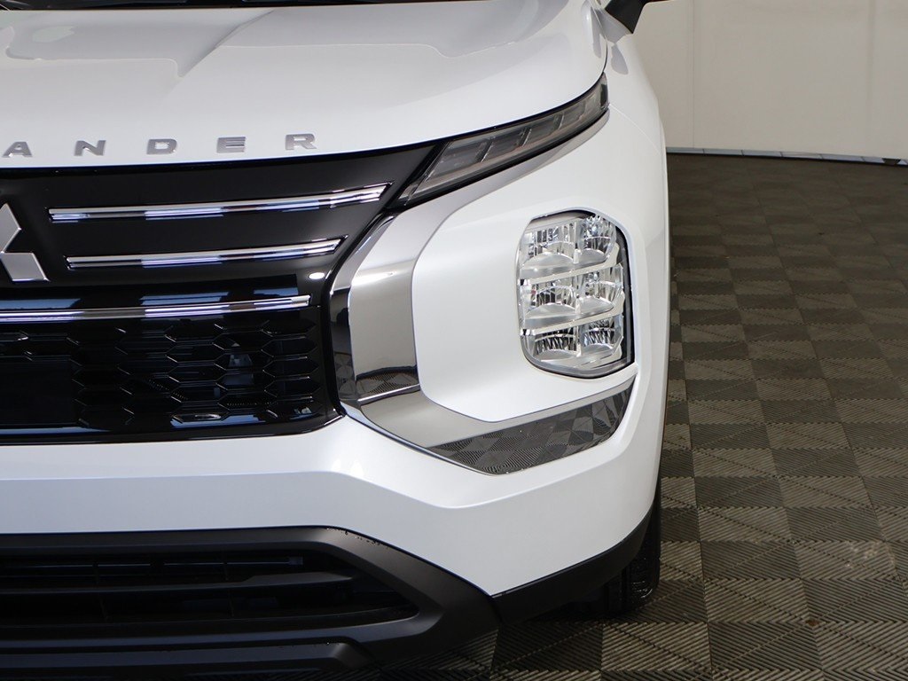 2025 Mitsubishi Outlander ES photo 14