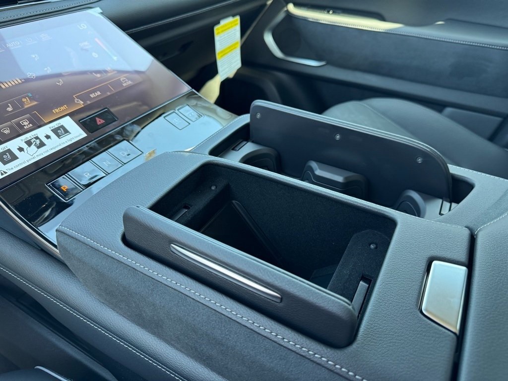 2026 Infiniti QX80 Luxe photo 10