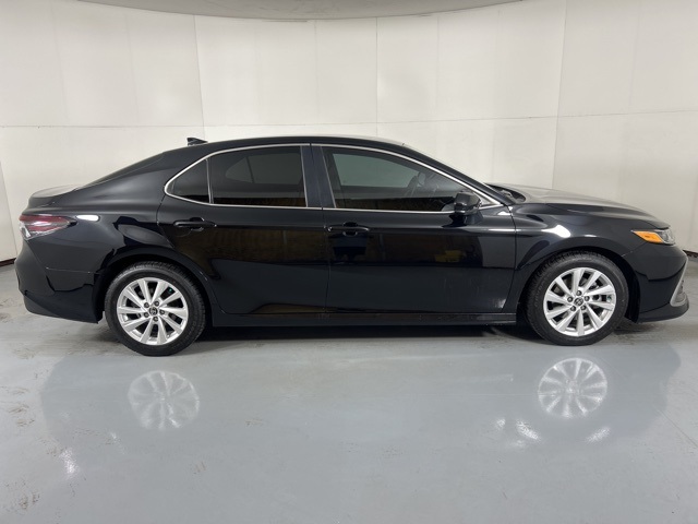 2022 Toyota Camry LE photo 8