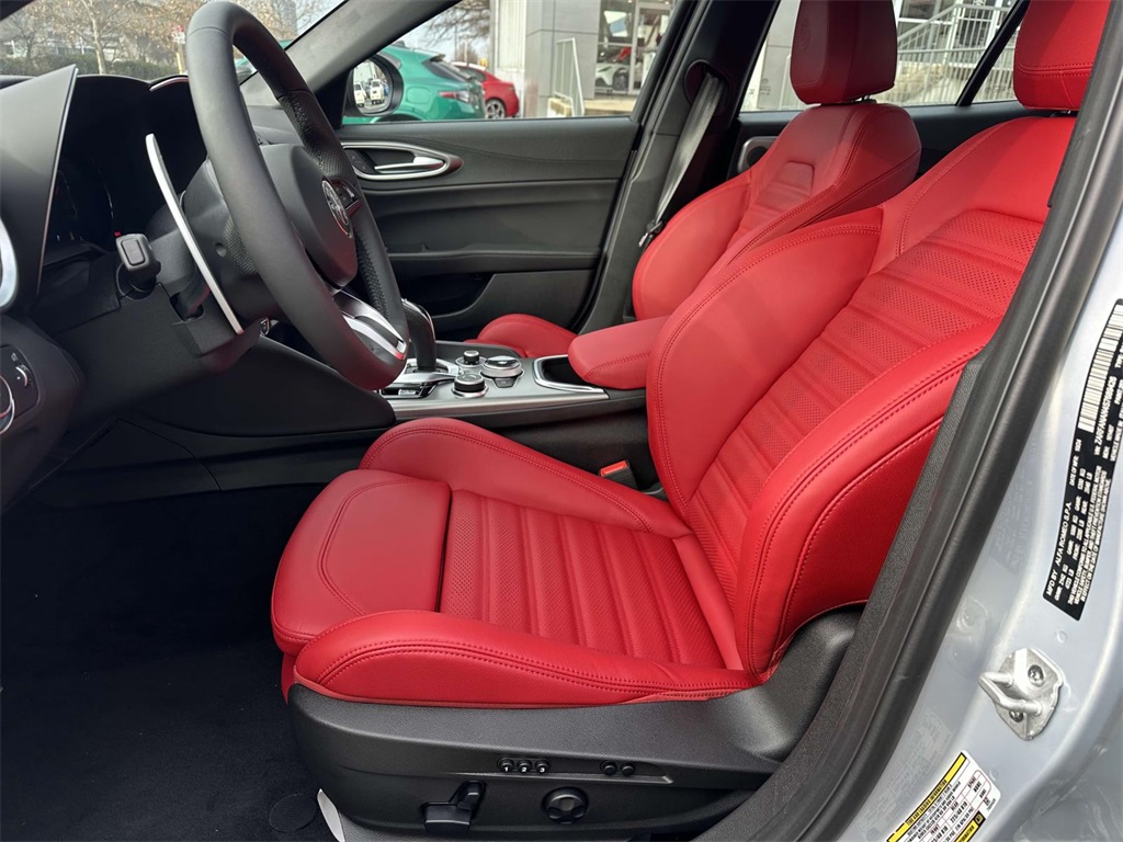 2025 Alfa Romeo Giulia photo 10