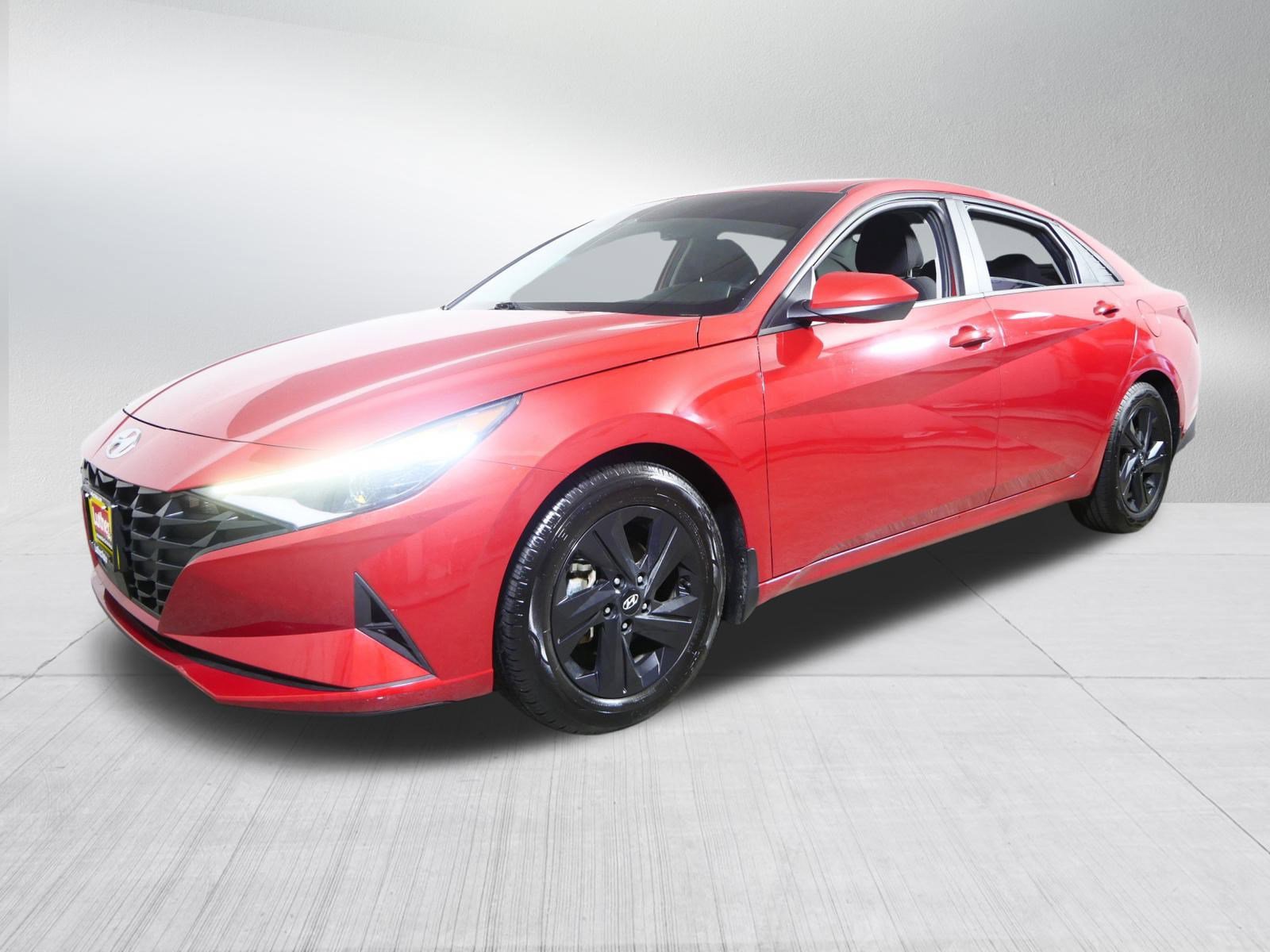 2022 Hyundai Elantra SEL Convenience photo 3