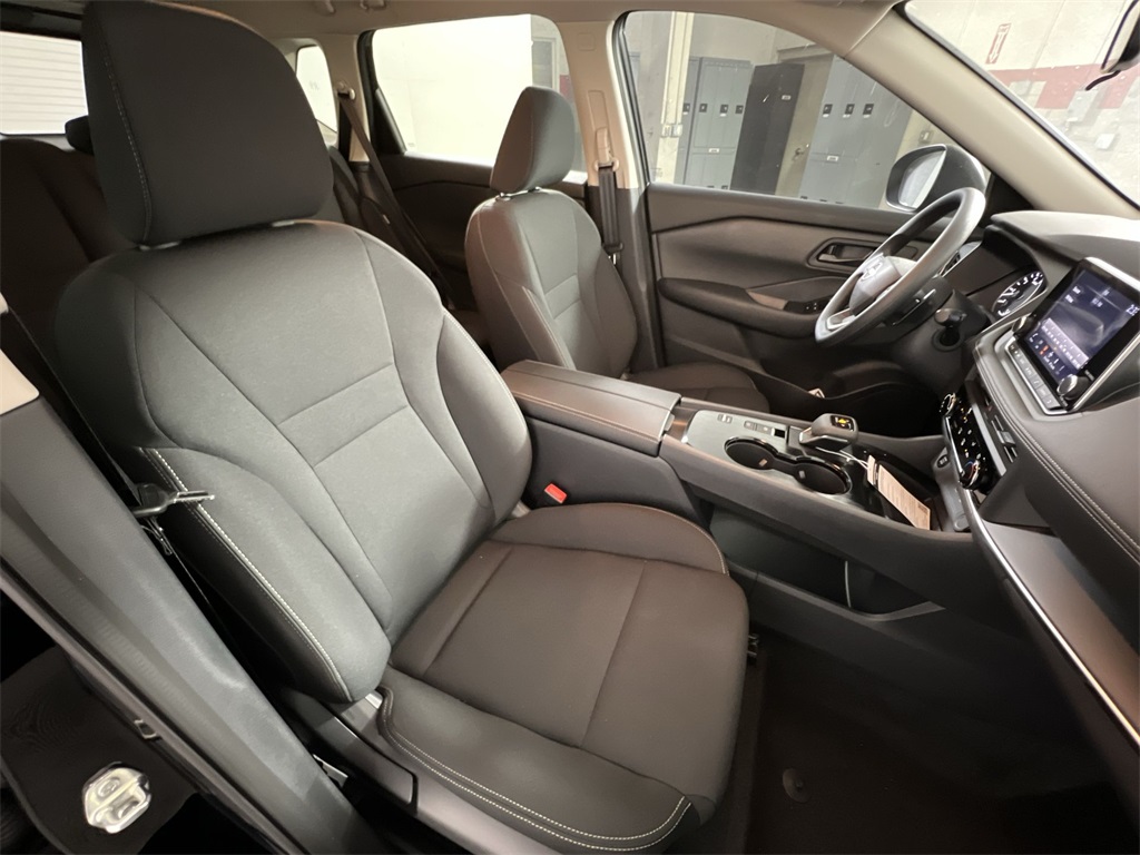 2025 Nissan Rogue S photo 25