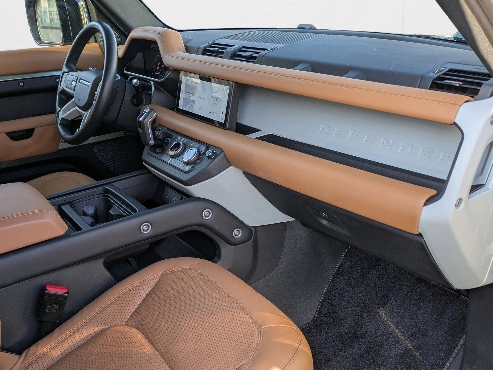 2023 Land Rover Defender S photo 23