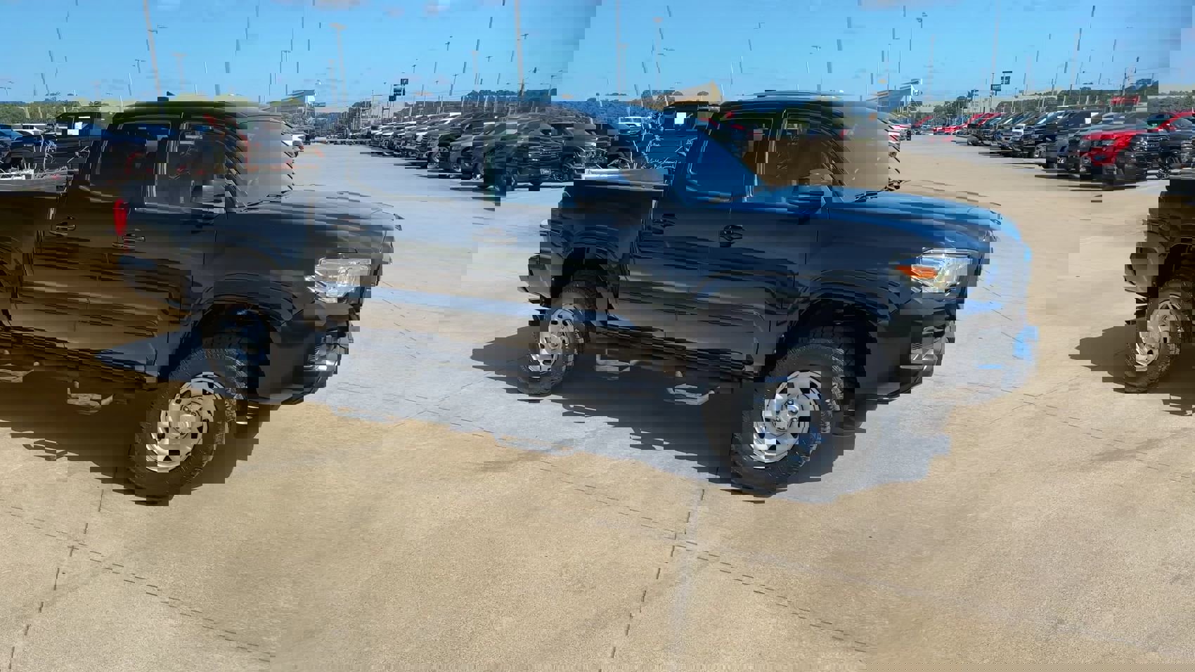 2022 Toyota Tacoma 4x4 SR Double Cab V6 photo 9