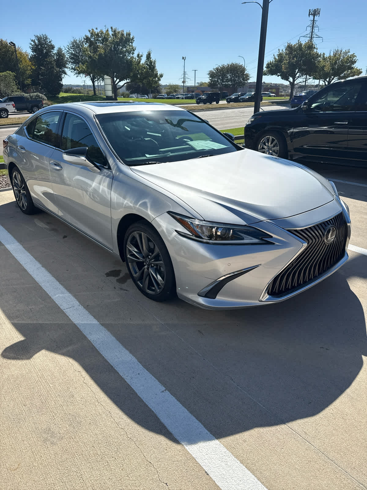 2021 Lexus ES 350's photo
