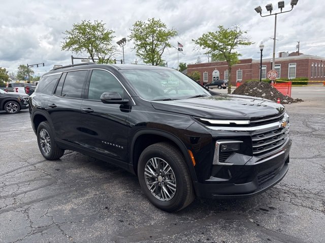 2025 Chevrolet Traverse photo 3