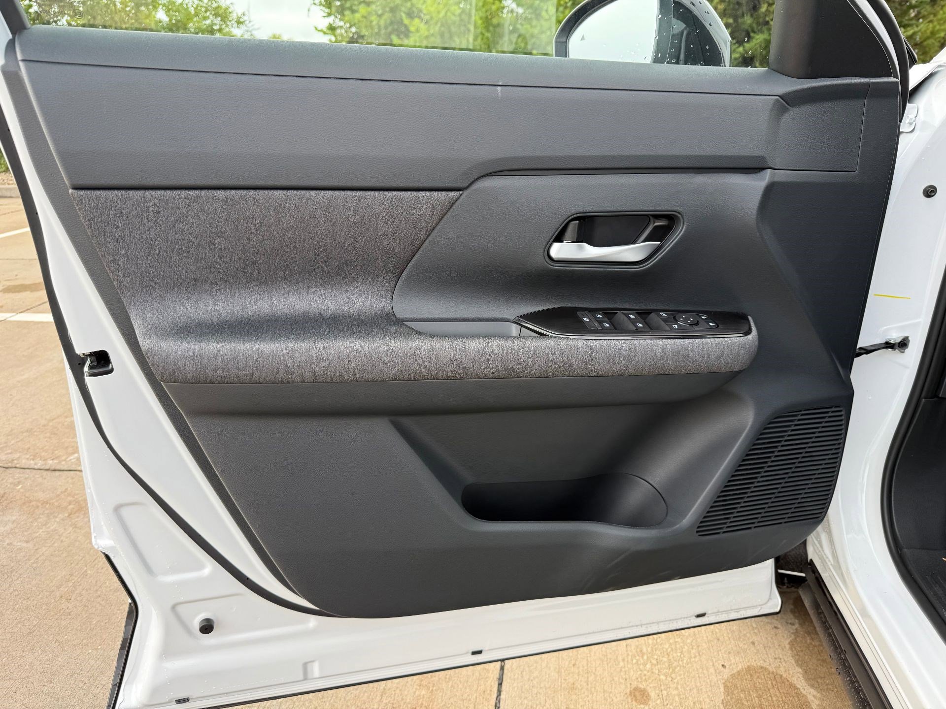 2026 Nissan Kicks SV photo 16