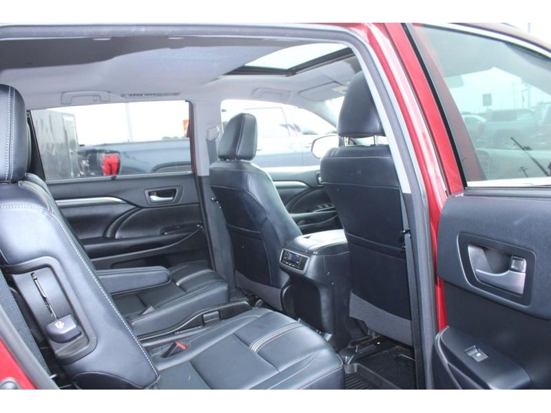 2018 Toyota Highlander SE photo 10