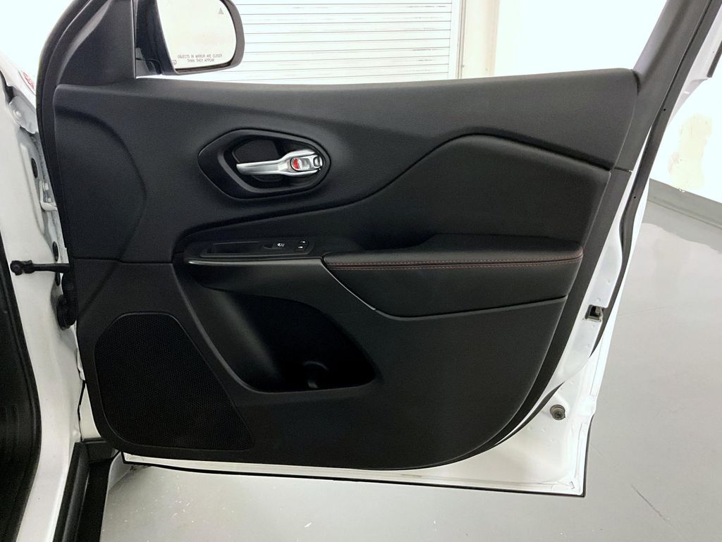 2020 Jeep Cherokee Trailhawk photo 16