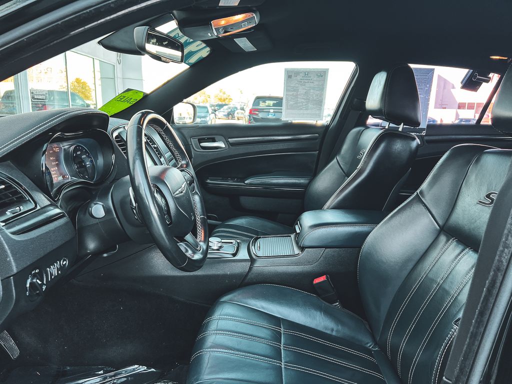 2015 Chrysler 300 S photo 23